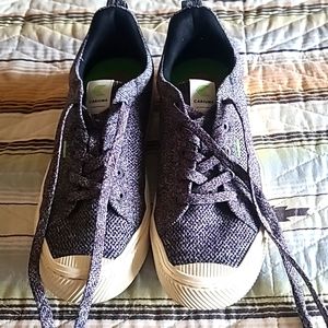 Cariuma grey knit sneakers women size 9